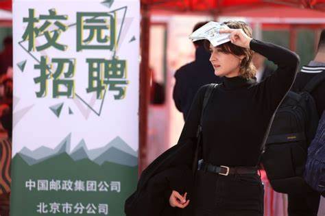 围绕中国新推出的K签证引发的公众反应、政策背景与现实挑战进行深度分析,解读年轻人焦虑来源、国际比较、社会舆论与政策建议,旨在为读者提供全面理解与务实思路
