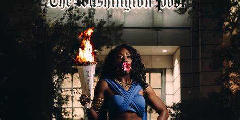 在面对职场不公和言论打压时,如何坚持真理与自由表达,体现了当代媒体人与社会责任的深刻挑战。本文深入分析了一位资深专栏作家在《华盛顿邮报》任职多年后因坚守立场而遭解雇的背后故事与社会反响,同时探讨言论自由、种族正义和新闻伦理的重要性。
