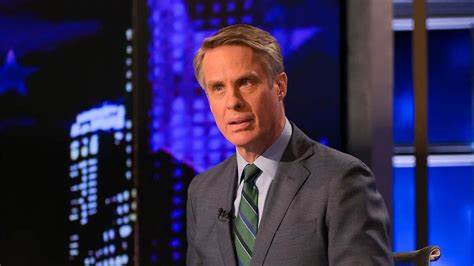 探讨主流媒体在报道重大公共事务时频繁失误的深层原因,分析其对公众信任与民主治理的影响,并提出可行的修复路径与实践建议,助力重建独立且有问责力的新闻生态。
