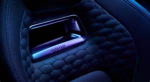 英國政府通過出口發展擔保向Jaguar Land Rover提供15億英鎊支持,以幫助該汽車製造商在遭遇大規模網絡攻擊後恢復生產與供應鏈。本文從事件經過、經濟影響、攻擊者信息、供應鏈脆弱性與政策與企業應對建議等角度進行深入分析和實用建議。
