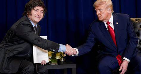 阿根廷金融市场近期连续三日强劲反弹,得益于美国财政部部长贝森特宣布的巨额支持计划,展现出美阿之间深度合作的新篇章。本文深入分析美国对阿根廷政经环境的支持措施、市场反应及未来影响。
