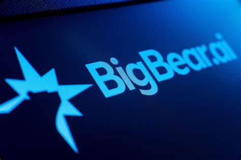 BigBear AI凭借其在UNITAS 2025多国海军演习中展示的高度先进人工智能技术,赢得市场热烈响应,连续九个交易日股价上涨,彰显其在国防科技领域的重要角色和未来增长潜力。本文深入解析BigBear AI的技术亮点及其对军事和安全领域的深远影响。
