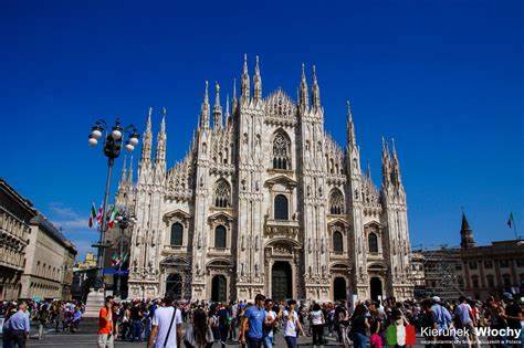 全面揭示米兰的独特魅力,为短暂停留的游客提供详细的旅行路线规划和实用建议,助您高效游览这座时尚与历史交融的意大利城市。
