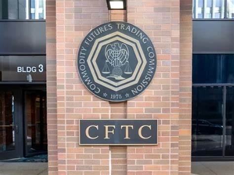 美国商品期货交易委员会(CFTC)宣布允许稳定币作为衍生品市场的合法抵押物,标志着区块链技术与传统金融市场深度融合的新篇章。此举将极大提升金融市场效率,降低成本,并推动全球金融生态系统的数字化转型。
