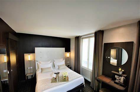 深入解析巴黎和平饭店埃菲尔铁塔的住宿体验,包括最新价格信息和游客真实评价,帮助旅行者做出明智选择,享受巴黎的浪漫与便利。
