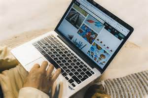 随着英国政府正式批准IonQ以10亿美元收购Oxford Ionics,这一举动不仅推动了IonQ股价大幅上涨,也为量子计算领域带来了新的发展动力。这次收购将加强IonQ在先进量子计算技术中的竞争力,巩固其行业领先地位。
