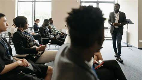 随着网络安全行业竞争日益激烈,了解作为新手在导师关系中应具备的合理期望和准备,能够帮助初学者更有效地规划职业发展,实现突破。深入探讨网络安全职场现状、导师角色及新手应如何主动担当,揭示提升技能和获得职业机会的关键策略。
