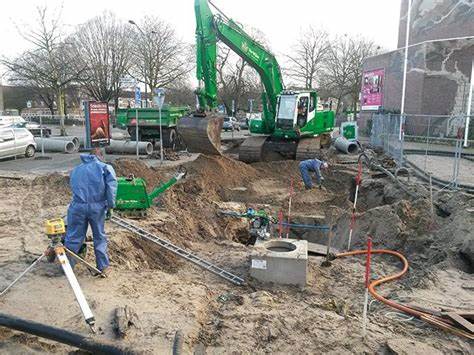 随着工业和建设活动的不断发展,粉尘暴露成为许多行业工作者面临的严重健康威胁。深入了解粉尘暴露的风险、管理措施以及个人防护方法对于保障员工健康和提升工作环境至关重要。本文详细阐述了粉尘的危害及科学防护策略,为相关行业提供实践指导。
