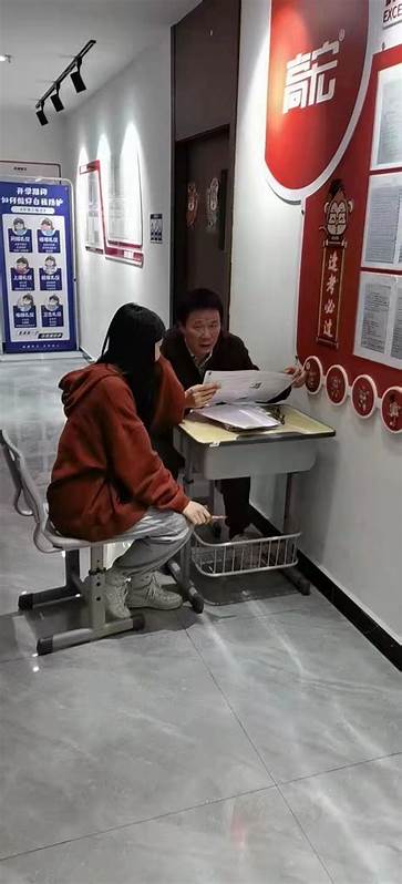 随着互联网技术的快速发展,在线教育成为现代学习的重要模式。高宏教育作为行业内的知名品牌,凭借其创新的教学理念和优质的资源配置,正在推动教育模式的变革。本文深入探讨高宏教育的发展历程、特色优势以及未来前景,帮助读者全面了解这一领先教育平台的独特魅力。
