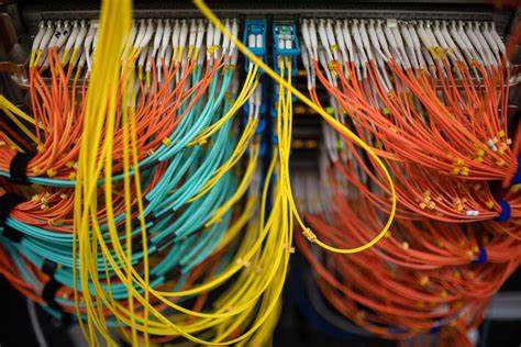 随着加密货币市场经历了价值15亿美元的严峻调整,交易者们正积极押注未来市场波动性加剧。市场的短期震荡为投资者提供了新的机会,同时也带来了风险管理的新挑战。本文深入解析近期加密市场变动的背景、交易者策略调整及未来可能的发展方向。
