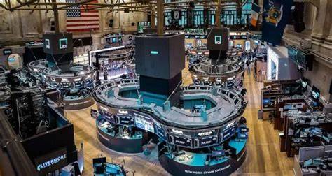 StubHub作为全球知名的票务交易平台,其首次公开募股(IPO)当天遭遇股价下跌,反映出票务行业的独特挑战与市场竞争现状。本文深入剖析StubHub上市首日的市场表现,探讨公司所面临的行业环境,以及未来发展潜力与投资价值。
