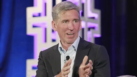 随着加密资产管理公司Bitwise发布的最新报告,比特币在未来十年内的价格前景被广泛看好。本文深入探讨了推动比特币价格飙升的三大核心因素,包括机构采用的加速、对通胀对冲需求的提升以及供应固定特性的影响。同时,分析了潜在的风险与市场波动,为投资者提供全面视角。
