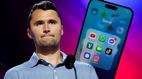 查理·柯克遇刺事件激化了网络舆论对其相关言论的争议,导致多地数十人因社交媒体发布对柯克事件的评论或批评而面临解雇、调查或停职,引发关于言论自由与就业权益之间的激烈讨论。
