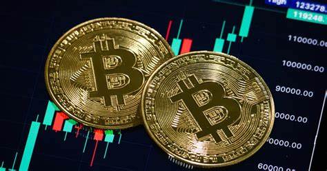 在美国政府停摆的不确定性下,比特币价格走高并被越来越多投资者视为全球避险资产。文章从宏观背景、市场机制、与黄金的对比、机构接受度、风险与投资策略多维度分析比特币在当前形势下的角色与前景,帮助读者理解其机会与风险。
