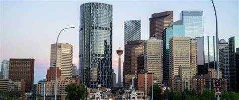 分析加拿大关税率配额(TRQ)如何改变油田套管与管柱(OCTG)供需格局、价格与供应链结构,评估对能源行业与制造商的短期冲击与长期机会,并提出可行的风险管理与策略建议。
