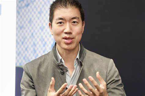 基因编辑技术迎来革命性突破,研究人员开发出可用于多种遗传疾病的通用治疗方法,极大提升罕见病患者的治疗可及性和疗效。
