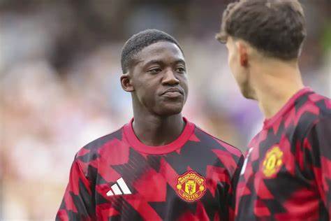 全面剖析曼联最新比赛表现、转会策略与未来规划,结合球队阵容、教练团队及重要球员动态,为球迷提供最权威的曼联资讯与专业解读。
