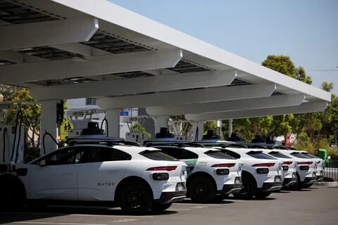 Waymo宣布与Lyft合作,将在纳什维尔推出无人驾驶出租车服务,这是Waymo首次在Lyft平台实现商业化运营,预示着自动驾驶技术和共享出行的深度融合发展。随着无人驾驶技术的不断成熟和应用场景的扩展,智能出行正逐步成为未来城市交通的重要组成部分。
