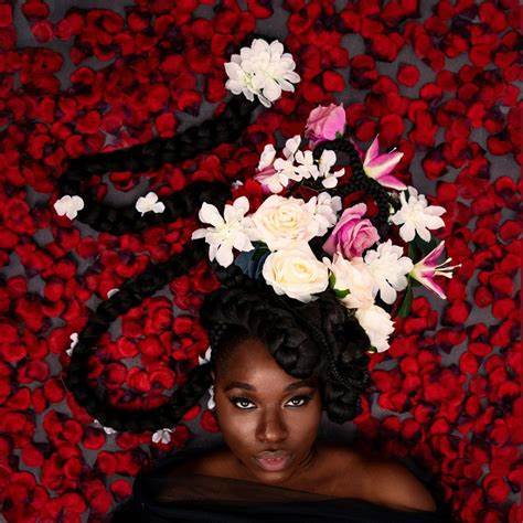 介绍来自津巴布韦布拉瓦约的新锐音乐人JoyRukanza的成长历程、学术背景、华尔街职业经历、音乐作品与社会公益实践,分析她如何在国际舞台上构建独特品牌并展望未来发展方向
