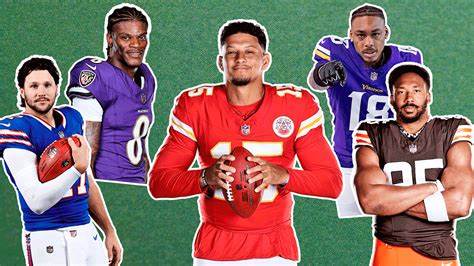 全面回顾与解析2025赛季常规赛的关键数据领跑者,剖析传球、冲球、接球与防守端的顶级表现,探讨这些数据对球队战术、季后赛前景和幻想足球价值的实际影响
