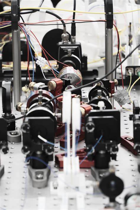 可证明的量子优势:将学习任务从两千万年缩短到十五分钟的意义与启示
