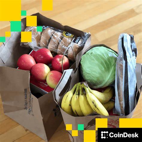 随着加密货币交易的普及,恶意智能合约通过伪装成高收益MEV交易机器人,利用AI生成的YouTube视频实施诈骗,导致用户损失超过100万美元。本文全面分析这一诈骗手法的运作机制、防范建议及行业影响。
