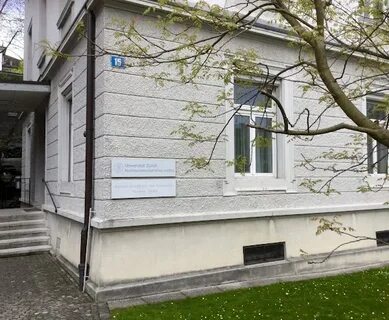 详细介绍瑞士Bezirk Höfe区的公证处、土地登记处及破产管理局的职能、服务内容及办理流程,为居民和企业提供全面实用的信息参考。
