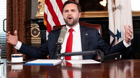 美国副总统JD万斯公开支持针对查理·柯克死亡事件相关批评者进行大规模人肉搜索及骚扰行动,引发公众对于言论自由与政治报复的强烈关注。事件牵动美国社会敏感神经,多方观点激烈碰撞,可能影响未来政治环境和平权利保障。
