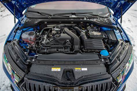 深入探讨斯柯达Octavia系列中1.0与1.5 TSI发动机的技术特点、性能表现以及使用寿命,结合EA211与EA211 evo两代发动机的差异,为购车用户提供科学的动力选择参考。
