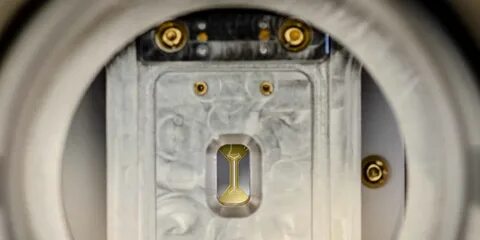 随着量子计算技术的快速发展,IonQ近期完成了对两家量子计算初创企业的收购行动,展现出其在行业中的布局野心与技术整合能力,推动量子计算产业迈向新高度。本文深入探讨IonQ此次收购的背景、意义以及未来可能带来的行业变革。
