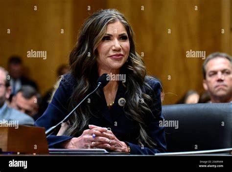 本文深入探讨了美国国土安全部部长诺姆在国土安全委员会听证会上关于2026财年预算及部门未来战略的证词,涵盖边境安全、联邦紧急事务管理局改革、网络安全机制优化以及执法效率提升等多方面内容,揭示了当前国土安全工作的重点与挑战。
