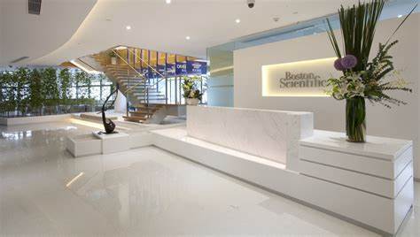 波士顿科学公司因其激光型血管内碎石技术在外周应用领域的创新及市场潜力,获得了Needham的'买入'评级。该技术有望推动公司未来数年的营收和每股收益增长,成为医疗器械行业的重要增长驱动力。
