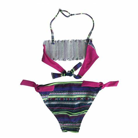 随着夏季的到来,孩子们的泳装需求也逐渐增加。适合3至14岁女孩的比基尼不仅要时尚,更需舒适与安全。本文深入探讨适合儿童与青少年的比基尼设计特点、材质选择以及市场热销款式,助力家长为孩子挑选兼具美观和实用的优质泳装。
