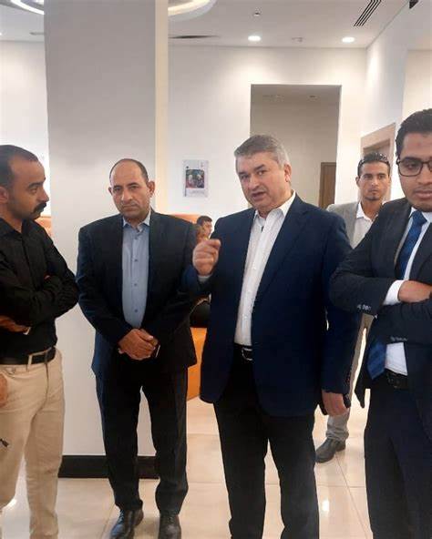 阿斯旺技术中心作为埃及南部的重要科技基地,致力于推动当地及周边区域的数字化转型和技术创新。中心不仅提供丰富的资源和服务,助力企业和青年发展数字技能,还引领新兴产业的发展,是连接传统与现代技术的重要桥梁。了解阿斯旺技术中心的背景、使命、服务内容以及它在区域经济发展中的关键作用,有助于更全面地把握数字时代下区域科技进步的脉络。
