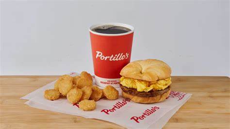 面对扩张放缓和业绩压力,Portillo's选择减少新店开业数量并终止芝加哥早餐试点,力求通过聚焦核心市场和优化运营,提高整体盈利能力和品牌价值。
