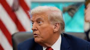 围绕YouTube与唐纳德·特朗普达成2450万美元和解的事实、背景与影响展开剖析,评估对社交平台内容审查、司法先例与公共舆论的潜在后果,并探讨未来监管与平台治理的可能路径。
