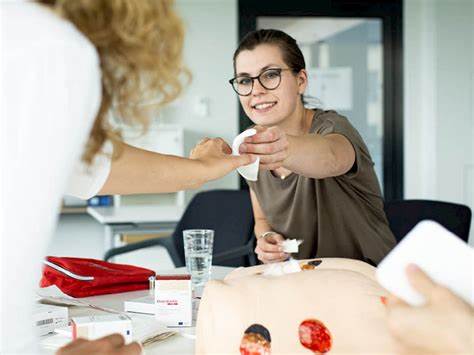 探讨DRACO为药学专业人员设计的在线及线下继续教育培训,涵盖课程内容、参与方式以及对药学服务质量提升的积极影响,助力药师、PTA和PKA在职业发展中不断进步。
