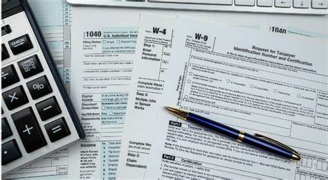 探讨65岁高收入仍在职人士如何合理利用Roth IRA或其他投资账户资金,权衡即刻支出与长期财务规划,帮助读者做出明智的家居装修资金决策。
