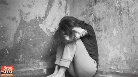 印度最高法院分支部门明确指出,脱掉女性衣物的行为等同于强奸未遂,强调保护女性尊严和人身安全的重要性。此判决对相关法律法规和司法实践具有深远影响,为受害者提供更有力的法律保护。
