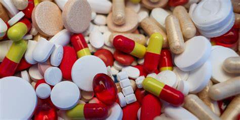 深入解读当前医疗保健市场的最新趋势、挑战与机遇,帮助读者全面了解行业发展脉络与未来前景。
