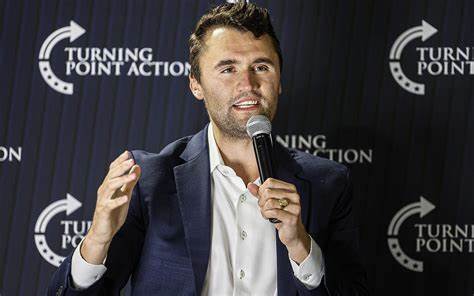 探讨近年来暗杀事件激增的社会背景与深层结构原因,分析政治暴力趋势、精英过剩与民众不满之间的关系,并揭示未来社会不稳定态势的信号。
