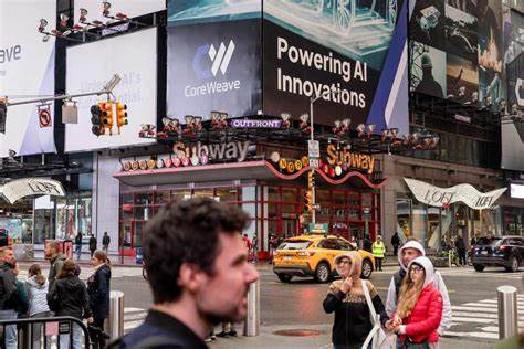 围绕华尔街顶级分析师最新研报,从CoreWeave启动覆盖与Instacart被下调出发,分析云GPU与杂货配送两大主题的行业背景、增长驱动、风险点及投资要点,帮助投资者在快速变化的AI基础设施与本地配送赛道中把握关键观察信号。
