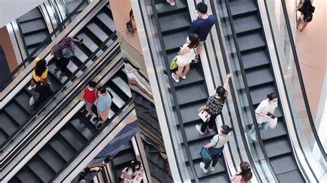 探讨香港在数字支付领域的发展现状及面临的挑战,分析本地消费者和商户的支付习惯,探讨安全性与费用问题对数字支付普及的影响,以及政府推动无现金社会的努力与瓶颈。
