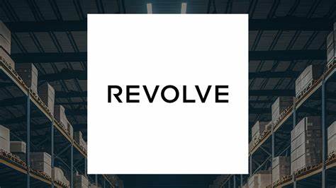 深入剖析Revolve集团近期股价下跌的原因,围绕管理层财报点评、公司增长预期及外部经济环境展开,揭示投资者信心波动背后的核心因素。
