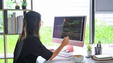 介绍监管机构放宽模式日交易最低资产门槛的背景与细节,分析对散户、券商和市场的潜在影响,并提供风险管理、合规与交易工具方面的实务建议,帮助投资者在新规则下更理性决策。
