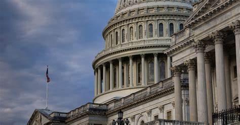 随着数字资产市场迅速发展,美国参议员针对涉及外国加密交易的潜在风险表达强烈关切,推动市场结构改革步履维艰。探讨美国立法环境中的重要动态,以及影响数字资产法规的复杂因素。
