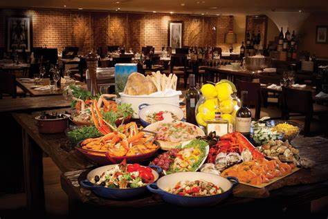 深入探索香港最受歡迎的披薩餐廳,體驗正宗多元的披薩風味,從傳統意式經典到創新口味,揭示本地披薩熱潮背後的原因與文化融合。
