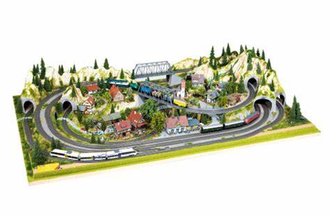 针对Fa. Noch品牌预制模型铁路场景的性能、材料特性、使用体验及适用人群进行深入分析,并分享实用的维护和改造技巧,帮助模型爱好者科学评估与选择预制场景方案。
