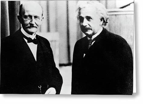 探索爱因斯坦的科学贡献及其理论在现代物理学中的重要地位,了解马克斯·普朗克学会如何传承与推动科学前沿,揭示引力波、黑洞和相对论在当代科学研究中的持续影响。
