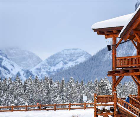 深入介绍位于斯洛伐克小喀尔巴阡山区的Zochova chata滑雪度假村,涵盖地理位置、滑雪设施、旅游体验及相关徒步路线,帮助读者全面了解该旅游胜地的独特魅力与休闲价值。

